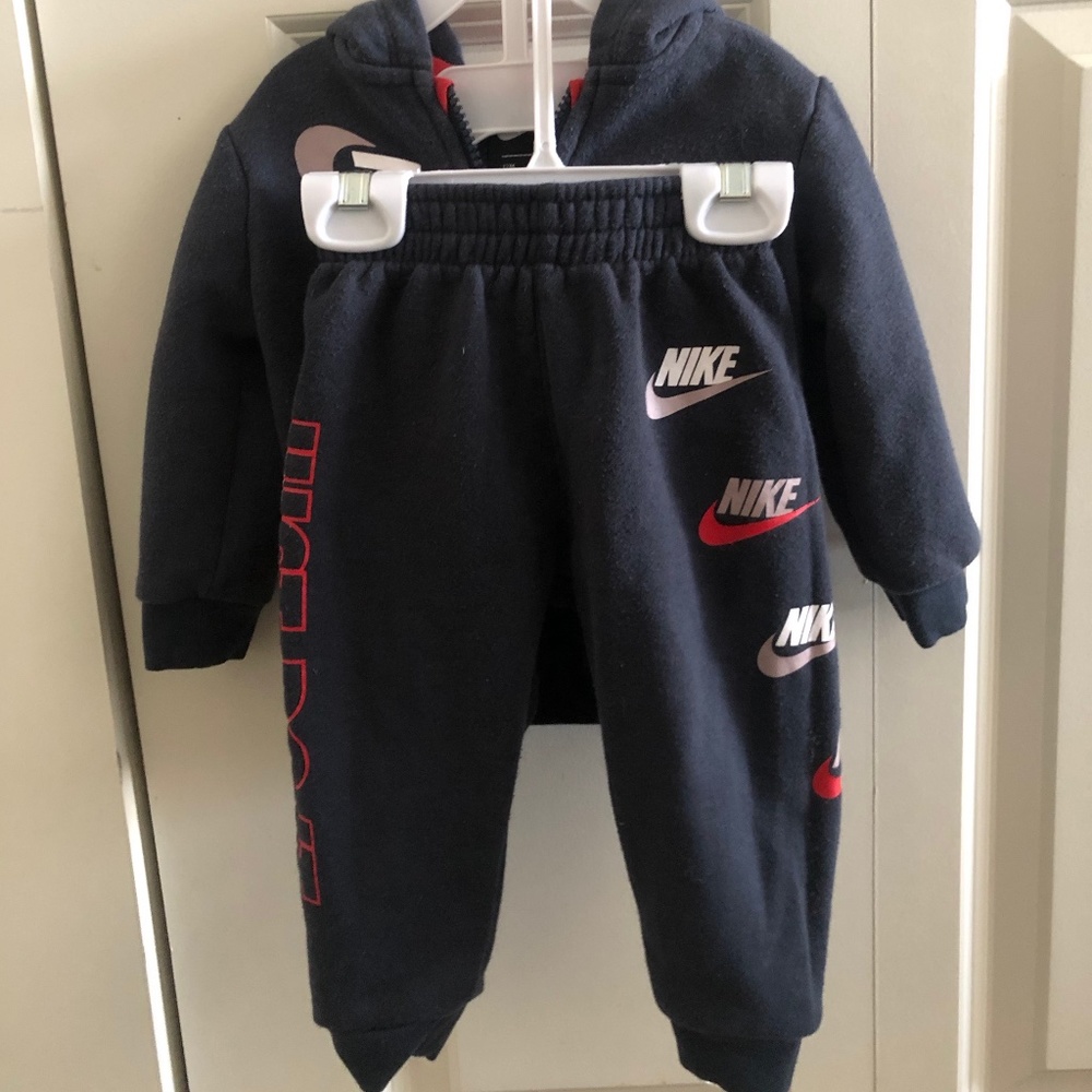Boys Nike sweat suit.